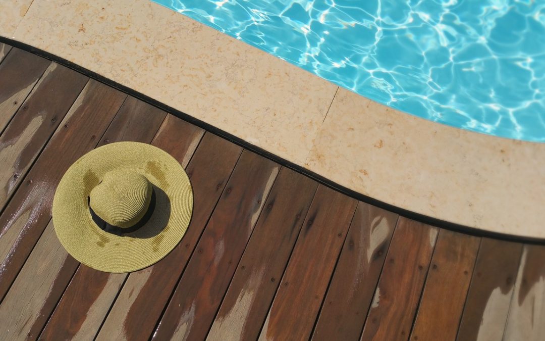 Choisir entre une piscine hors-sol et une piscine creusée