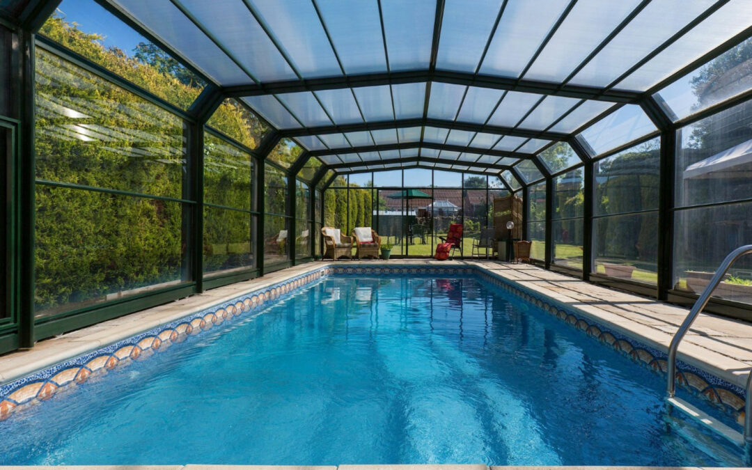 Piscine véranda rétractable : profiter de votre bassin toute l’année